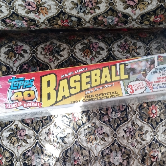Topps Baseball Complete Set Box - Red, Yellow - Picture 2 of 5